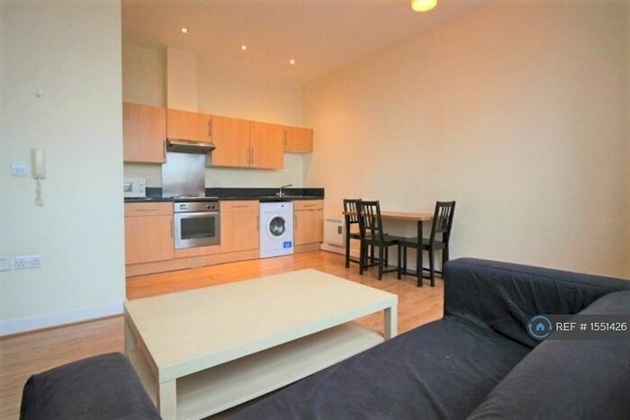 1 Bedroom Flat To Rent In Mcilroys Building, Reading, RG1