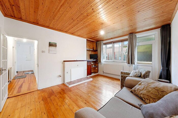 2 Bedroom Flat To Rent In Dorset Road, Oval, London, SW8