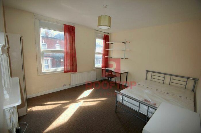 6 Bedroom House To Rent In Hessle Place, Leeds, LS6
