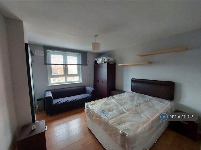4 Bedroom Flat To Rent In Howcroft House, London, E3