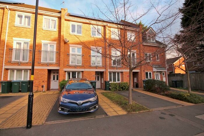 4 Bedroom Town House To Rent In Valley Road, Coventry, CV2