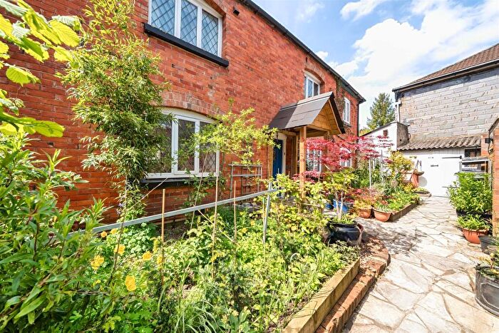 2 Bedroom Detached House For Sale In Devizes Road, Salisbury, SP2