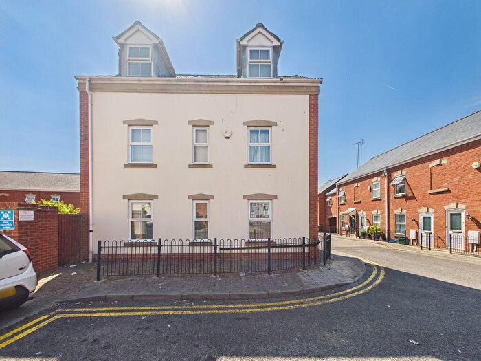 3 Bedroom End Of Terrace House For Sale In Chillingworth Mews, Gloucester, GL1