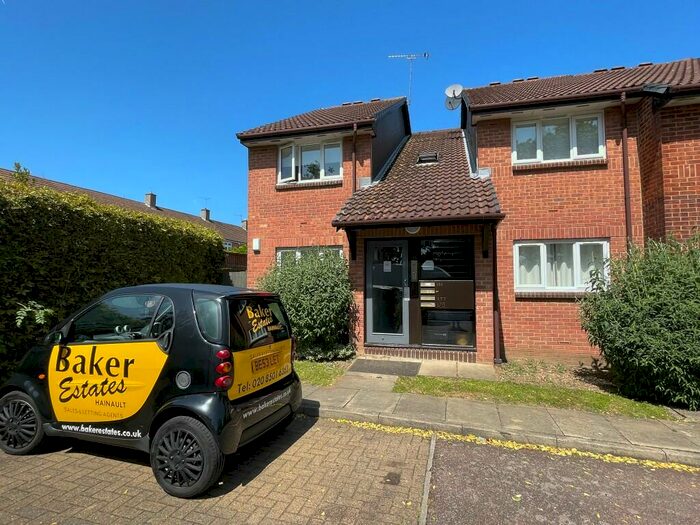 1 Bedroom Flat To Rent In Colebrook Lane, Loughton, Essex, IG10