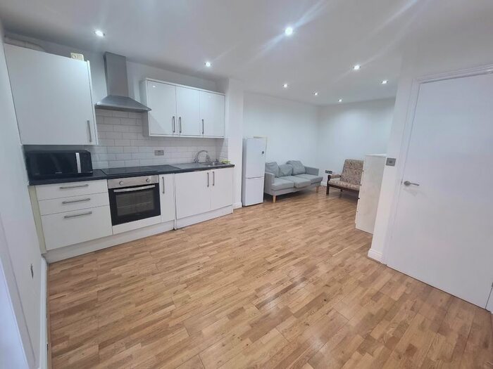 3 Bedroom Flat To Rent In Foulden Road, London, N16