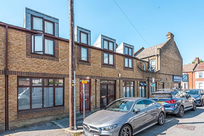 1 Bedroom Flat To Rent In Edna Road, London, SW20