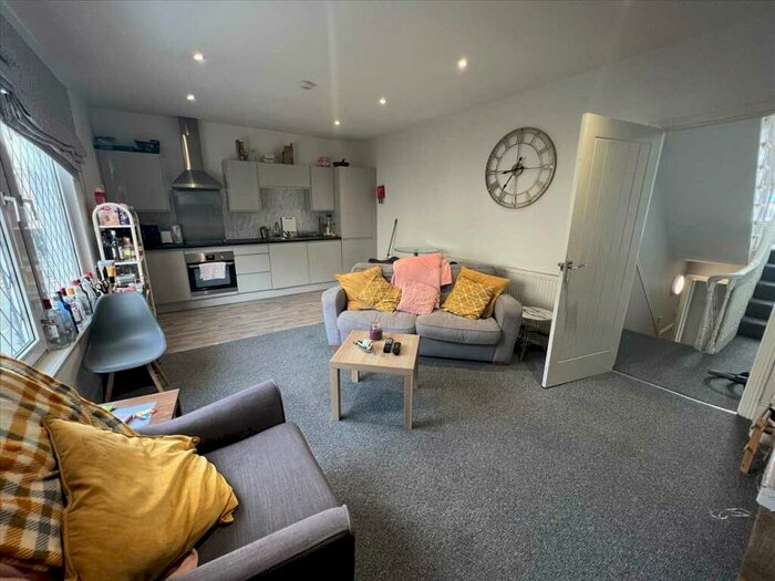 3 Bedroom Maisonette To Rent In Ebrington Street, Plymouth, PL4