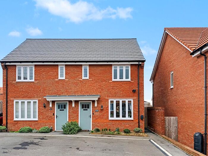 2 Bedroom Semi Detached House For Sale In Proctor Way, Faringdon, SN7