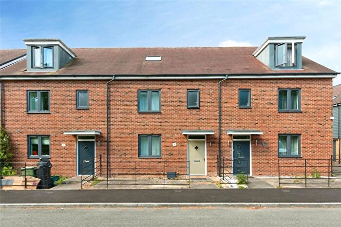 4 Bedroom Town House For Sale In East Siding, Basingstoke, Hampshire, RG24