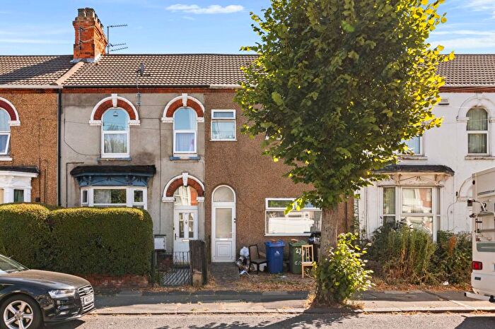 4 Bedroom Terraced House For Sale In Hainton Avenue, Grimsby, DN32