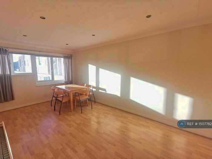 2 Bedroom Maisonette To Rent In Liscombe, Bracknell, RG12