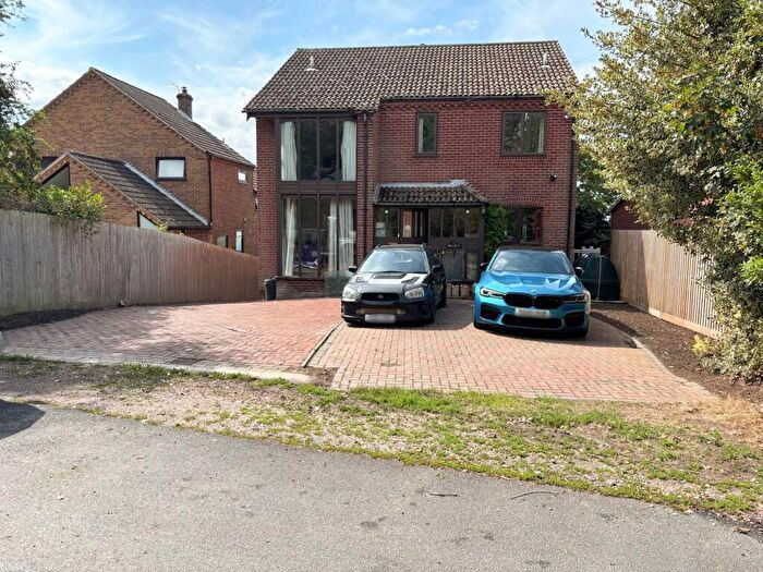 4 Bedroom Detached House For Sale In Priory Road, St. Olaves, NR31