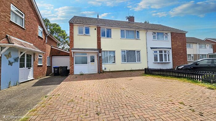 4 Bedroom Semi-detached House For Sale In Grange Avenue, Northampton, NN5