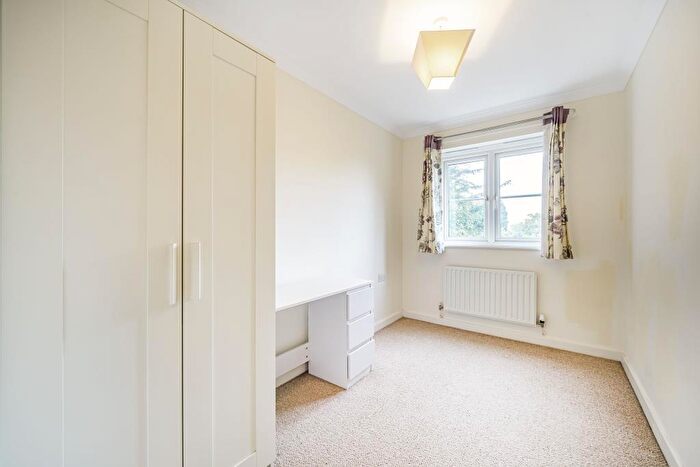 2 Bedroom Apartment To Rent In Reading Road, Winnersh, RG41