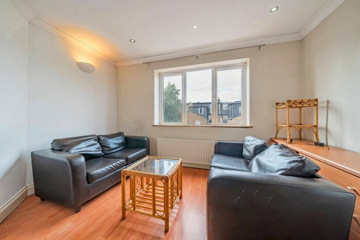 3 Bedroom Flat To Rent In Montana Road, Tooting Bec, London, SW17