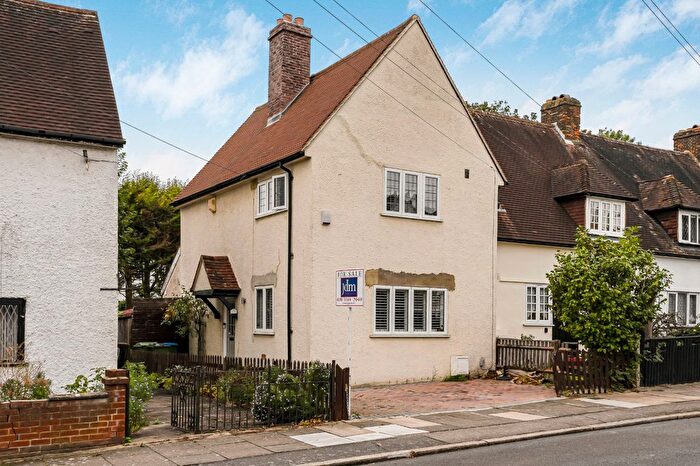 3 Bedroom Semi-Detached House For Sale In Maudslay Road, Eltham, London, SE9