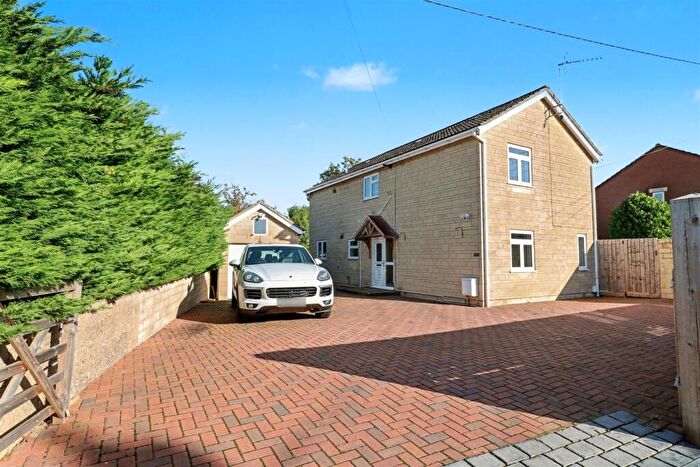 4 Bedroom Detached House For Sale In Wyke Road, Trowbridge, BA14