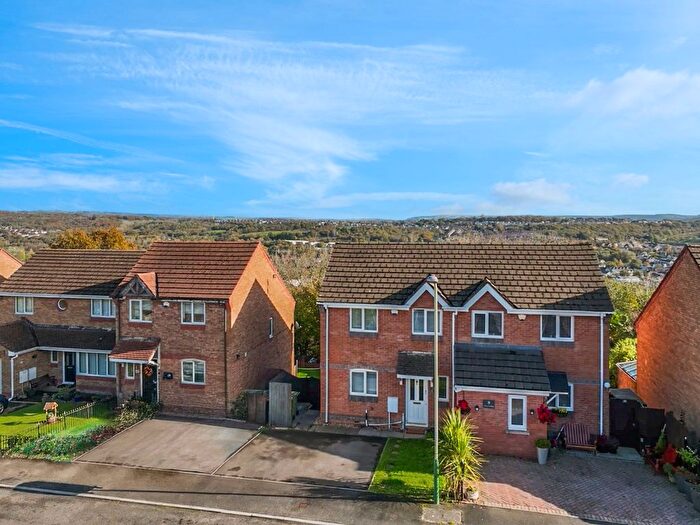 3 Bedroom Semi Detached House For Sale In Clos Cae Rhos, Penpedairheol, CF82