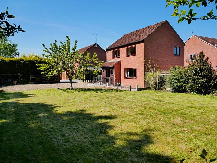 4 Bedroom Detached House For Sale In Fir Grove, Calne, SN11
