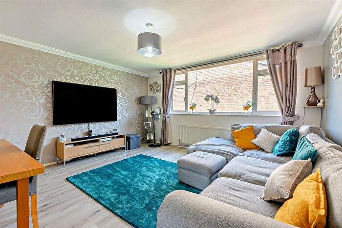 2 Bedroom Maisonette For Sale In Farleigh Lane, Maidstone, ME16