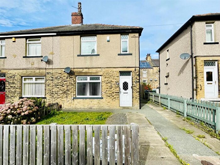 3 Bedroom Semi-Detached House To Rent In Ashfield, Bradford, West Yorkshire, BD4