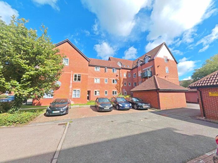 2 Bedroom Apartment To Rent In Admirals Court, Rose Kiln Lane, Reading, RG1
