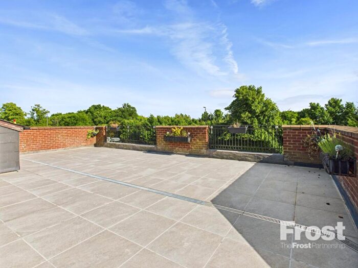 2 Bedroom Apartment To Rent In Beaconsfield Mews, Beaconsfield, Buckinghamshire, HP9