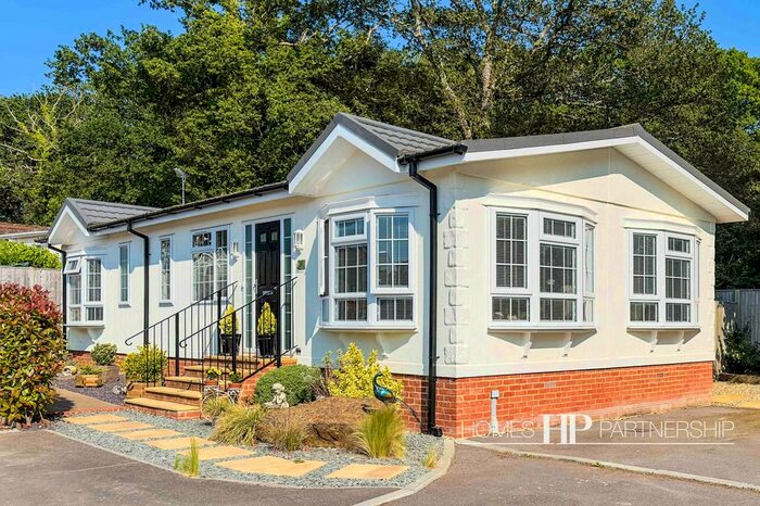 2 Bedroom Park Home For Sale In Emms Lane, Brooks Green, RH13