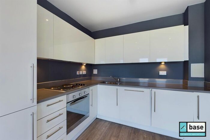1 Bedroom Flat To Rent In Salcombe Court, Devons Wharf, Docklands, E14