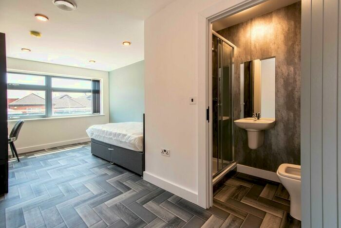 4 Bedroom Apartment To Rent In High Road, Beeston, NG9