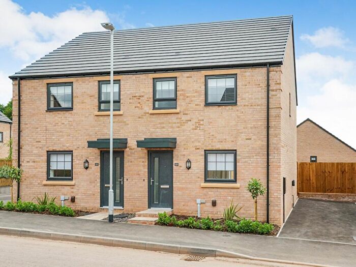 3 Bedroom Semi-Detached House To Rent In Lincoln Drive, Gedling, Nottingham, Nottinghamshire, NG4