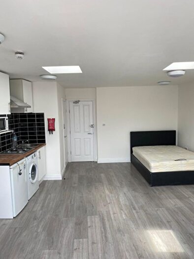 Studio To Rent In Walworth Road, London, SE17