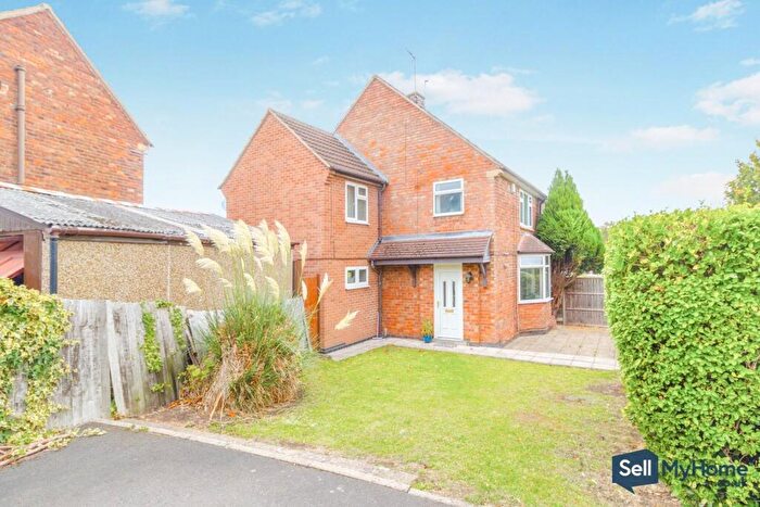 4 Bedroom Semi-Detached House For Sale In Walshe Road, Leicester, LE5