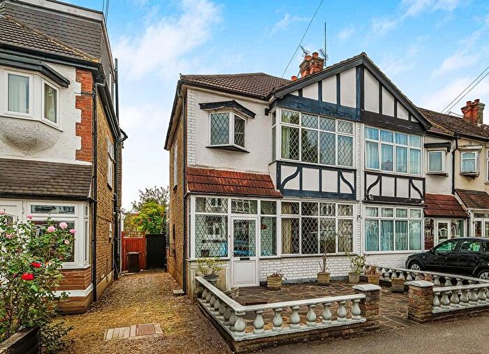 3 Bedroom House For Sale In Normanshire Drive, Chingford, E4
