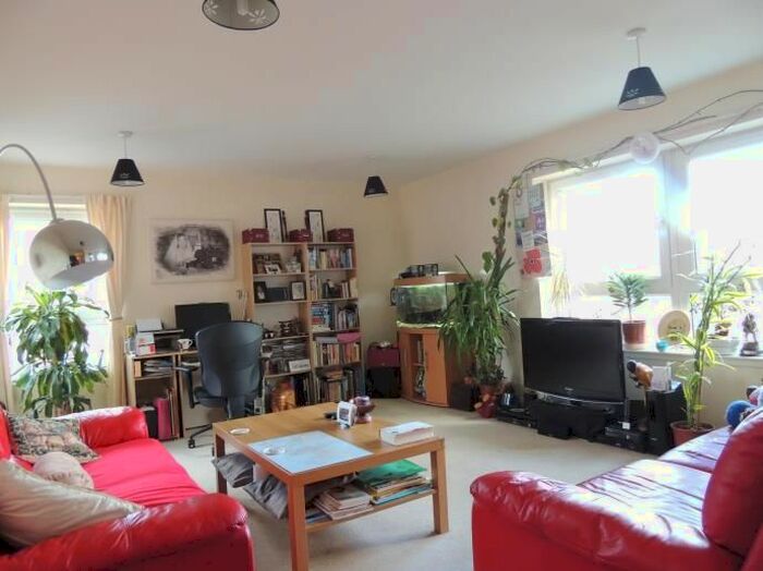 2 Bedroom Flat To Rent In Whitehill Place, Dennistoun, Glasgow, G31