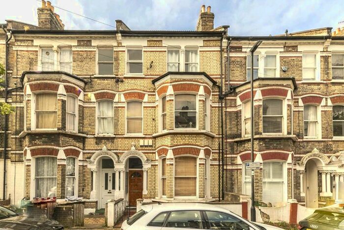 2 Bedroom Flat To Rent In Sandmere Road, London, SW4