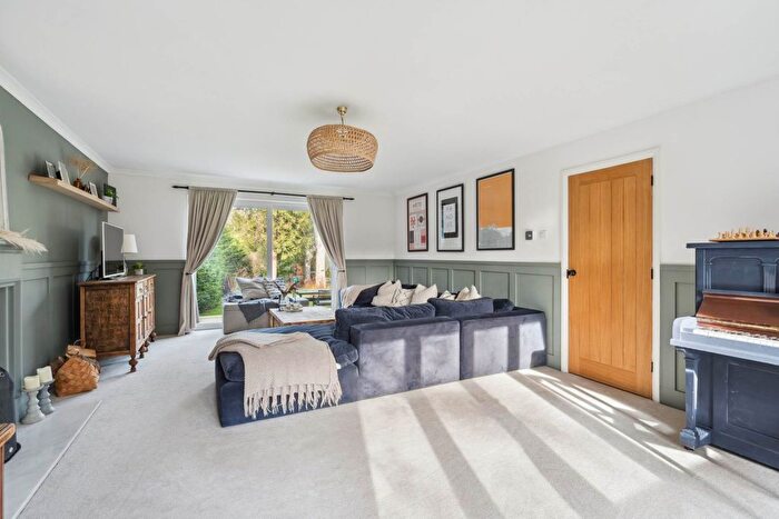 5 Bedroom Detached House For Sale In Chestnut End, Halton, HP22
