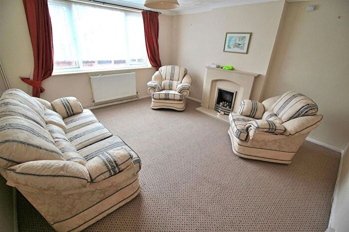 2 Bedroom Flat For Sale In Grange Crescent, Halesowen, B63