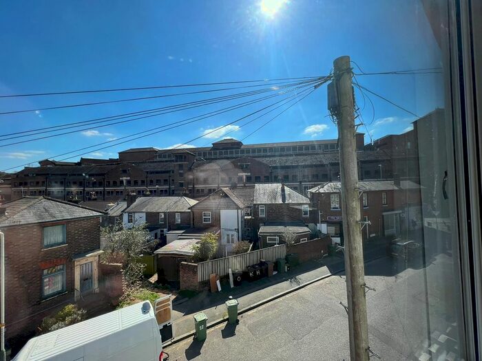 2 Bedroom Flat To Rent In Belgrave Road, Tunbridge, TN1