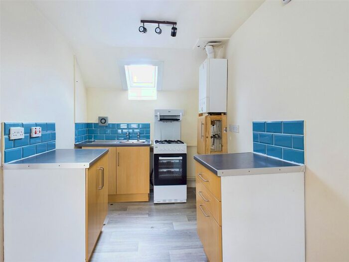 1 Bedroom Flat To Rent In Wyndham Street, Bridgend, Pen-Y-Bont Ar Ogwr CF31
