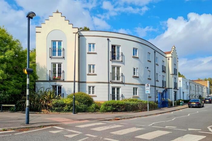 2 Bedroom Flat To Rent In Gateway Terrace, Portishead, Bristol, BS20
