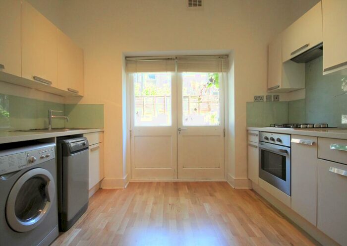 2 Bedroom Flat To Rent In College Place, Camden Town, NW1