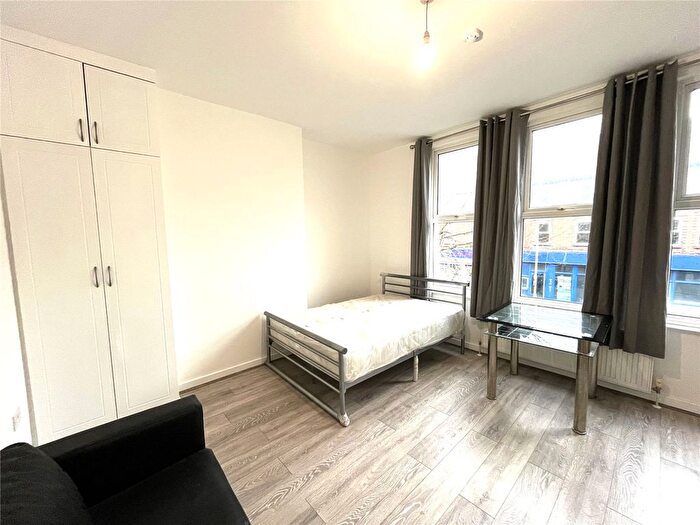 Studio To Rent In London Road, London, SW16