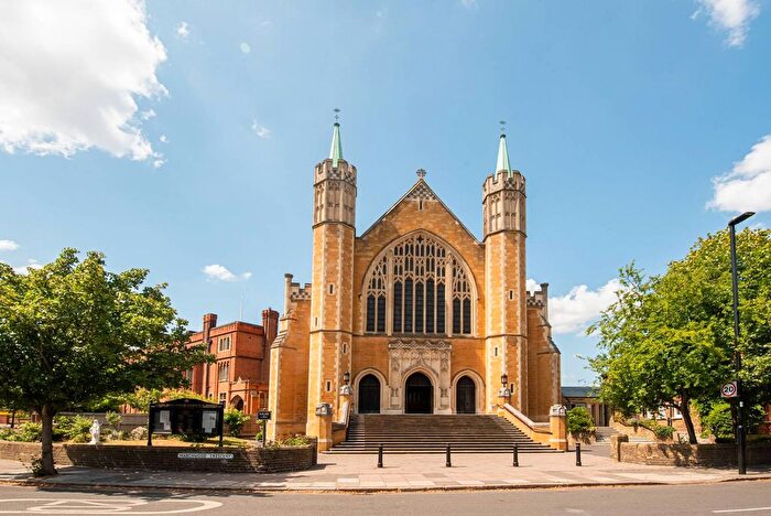 2 Bedroom Flat To Rent In Marchwood Crescent, Ealing, London, W5