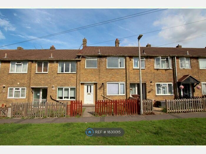 3 Bedroom Terraced House To Rent In Mallow Way, Chatham, ME5