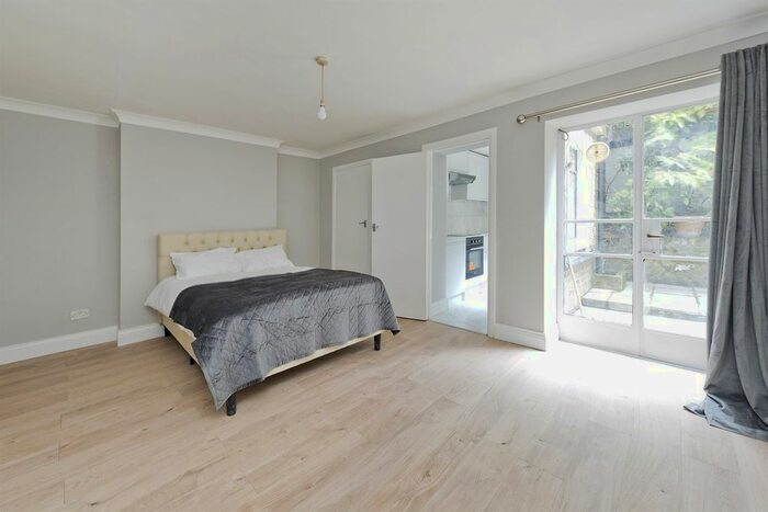 Studio To Rent In Monmouth Road, London, W2