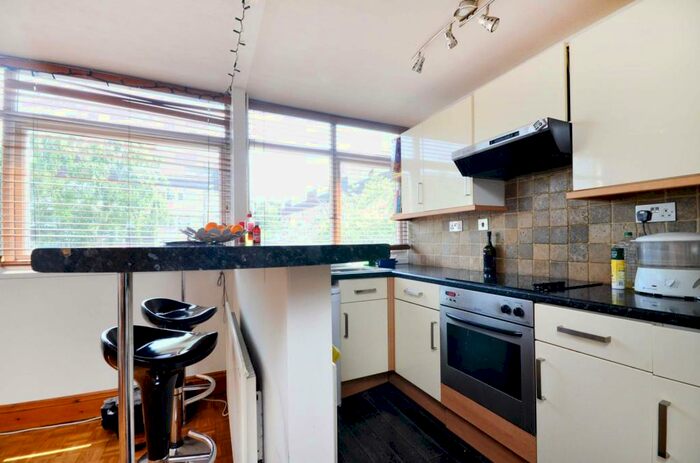 2 Bedroom House To Rent In Hillview Court, Woking, GU22