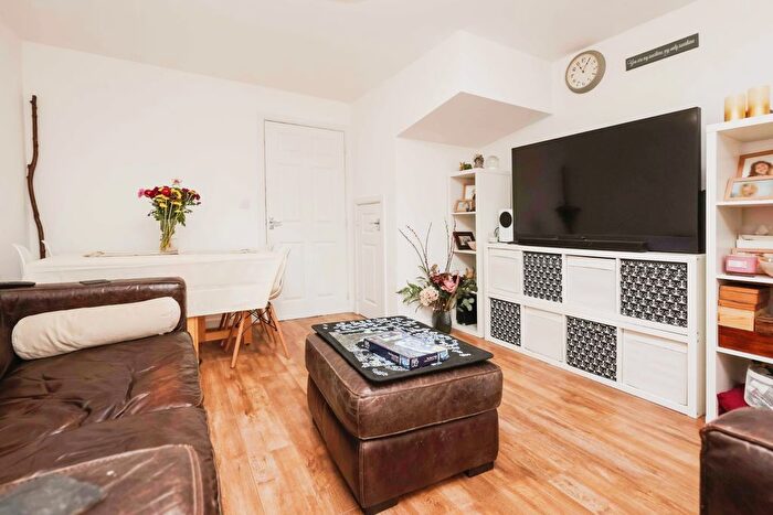 3 Bedroom End Of Terrace House For Sale In Arkell Way, Birmingham, West Midlands, B29