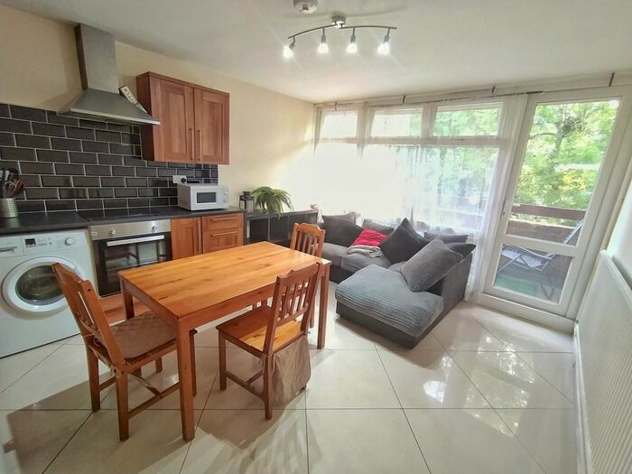 4 Bedroom Maisonette To Rent In Carey Gardens, London, SW8