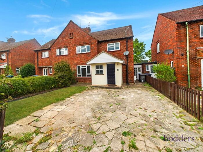 3 Bedroom Semi-Detached House To Rent In Surrey, KT16